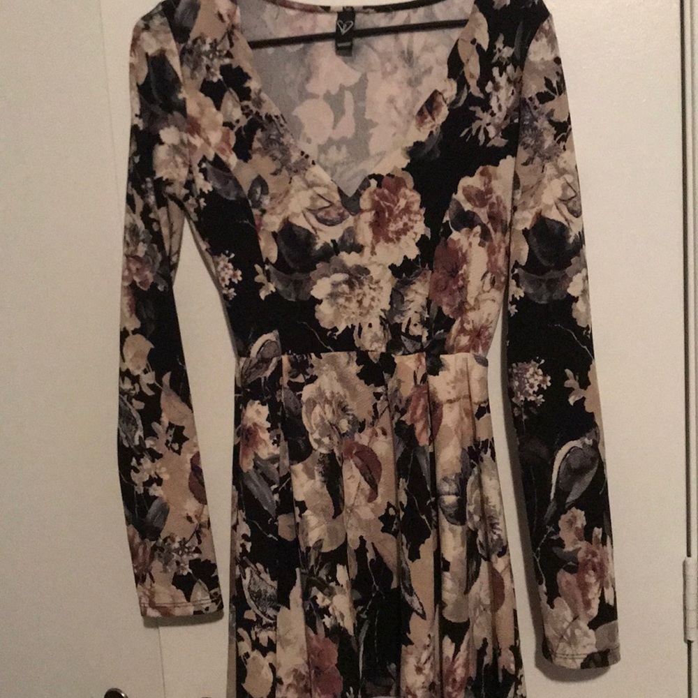 Dress - Picture 2 of 4